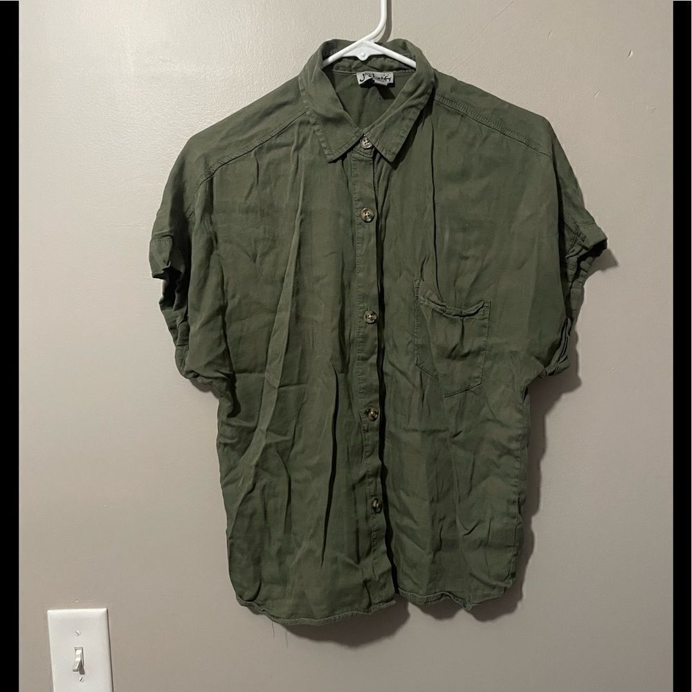 J for Justify short sleeve button down